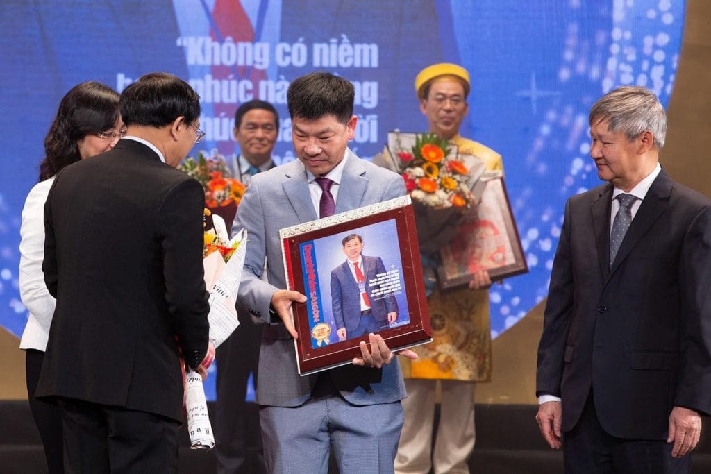 Ông Lê Hữu Nghĩa – Tổng Giám Đốc Công ty Lê Thành nhận vinh danh Doanh nhân truyền cảm hứng năm 2022
