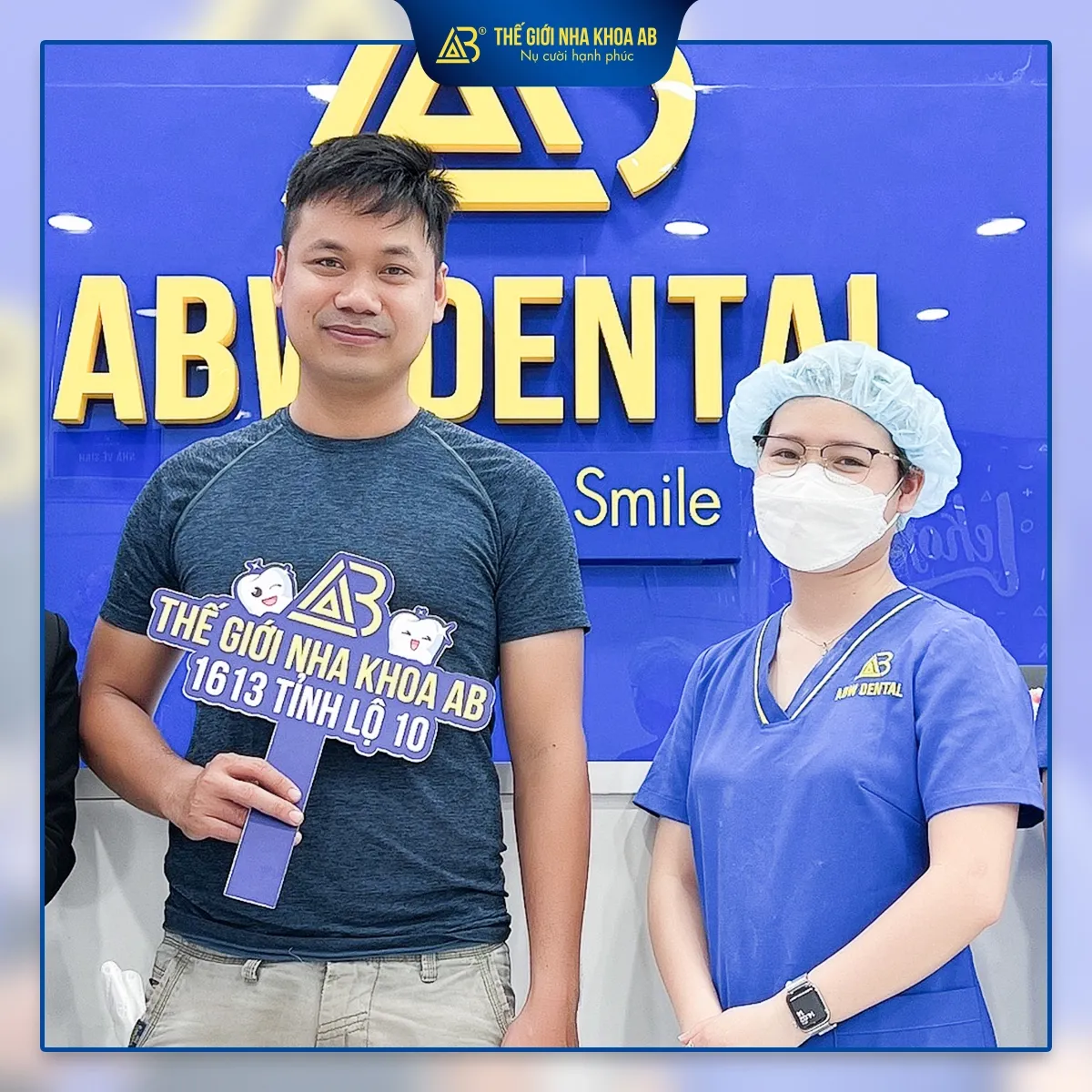 khach-hang-tay-trang-rang-2